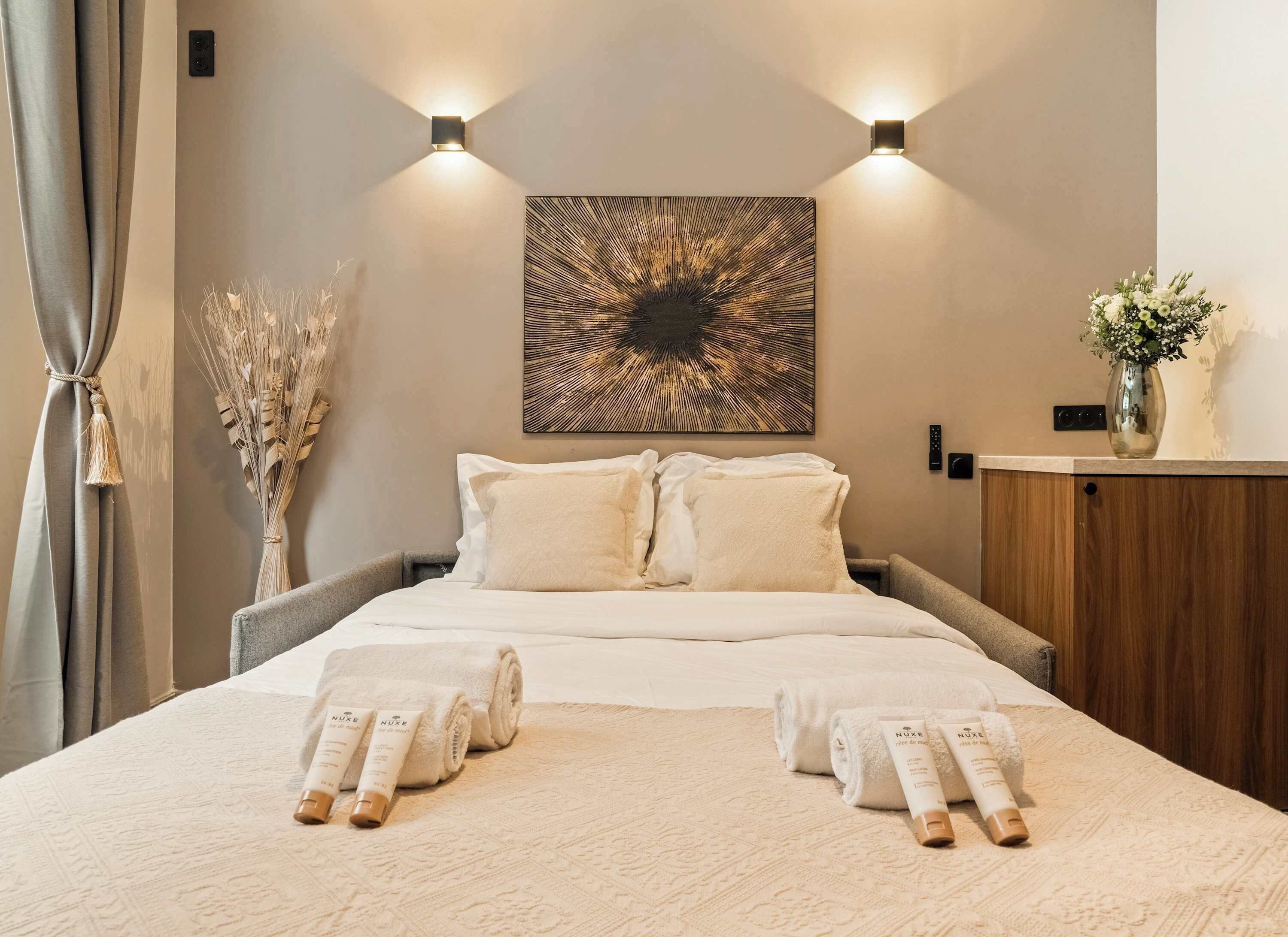 Iron/ironing board, WiFi, bed sheets