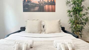 Iron/ironing board, WiFi, bed sheets