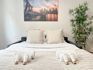 Strykjärn/strykbräda, wi-fi och sängkläder