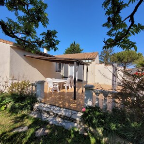 Outdoor dining - VILLA 3 STARS 10 PEOPLE SWIMMING POOL SHOPS 1.2 km BEACHES (Saint-Georges-de-Didonne)