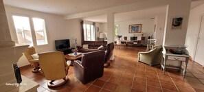 Smart TV, fireplace, books, printers - VILLA 3 STARS 10 PEOPLE SWIMMING POOL SHOPS 1.2 km BEACHES (Saint-Georges-de-Didonne)