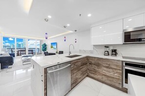 Fridge, microwave, oven, stovetop - Central Long Stay Base | Gym & Balcony | StayCozy (Miami)
