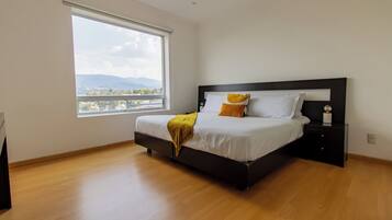 3 bedrooms, in-room safe, desk, iron/ironing board