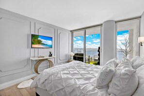 2 bedrooms, desk, iron/ironing board, travel cot - Panoramic Penthouse | Long-Stay | StayCozy (Miami)