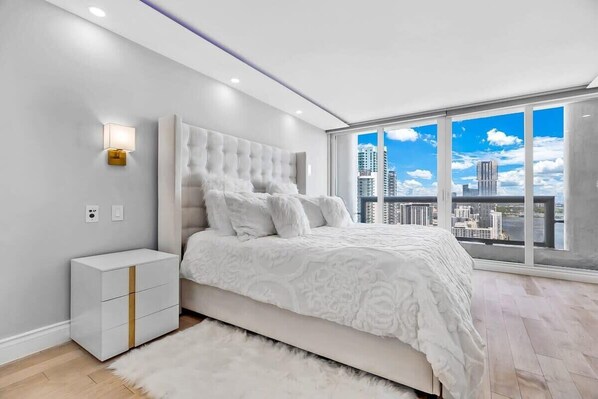 2 bedrooms, desk, iron/ironing board, travel crib