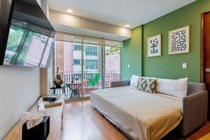 1 Schlafzimmer, Zimmersafe, Schreibtisch, Bügeleisen/Bügelbrett