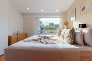 1 bedroom, in-room safe, desk, iron/ironing board