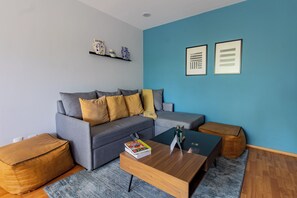 تلفزيون، ألعاب فيديو، كُتُب، ستيريو