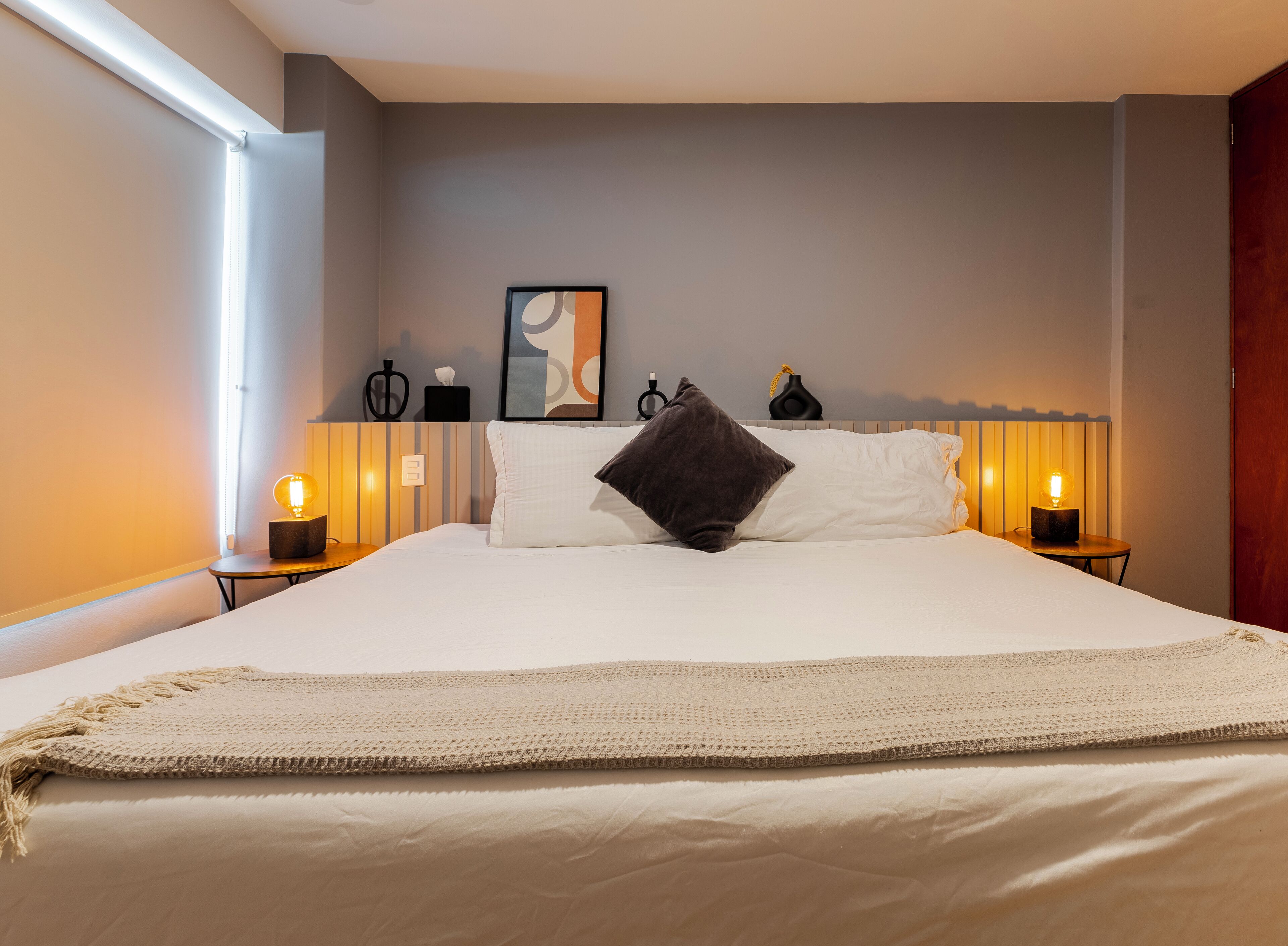 1 Schlafzimmer, Zimmersafe, Schreibtisch, Bügeleisen/Bügelbrett