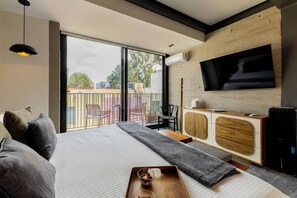 3 habitaciones, caja de seguridad en la habitación y escritorio 