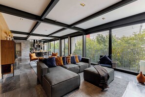 TV, stereo, offices - Capitalia | Luxe 3BR w/ balcony, Near to Masaryk (Ciudad de México)
