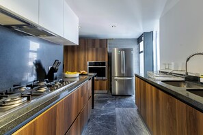 Fridge, microwave, oven, stovetop