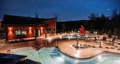 Blue Mountain Village Condo w/ Pool - Steps from Scandinave!