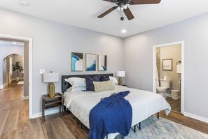 3 bedrooms, iron/ironing board, WiFi, bed sheets - Charming Home! Prime Location! Cozy and Trendy! (Atlanta)