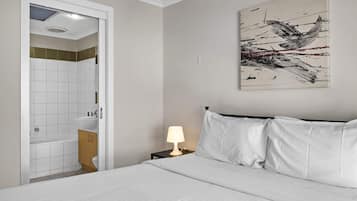 2 bedrooms, desk, iron/ironing board, WiFi