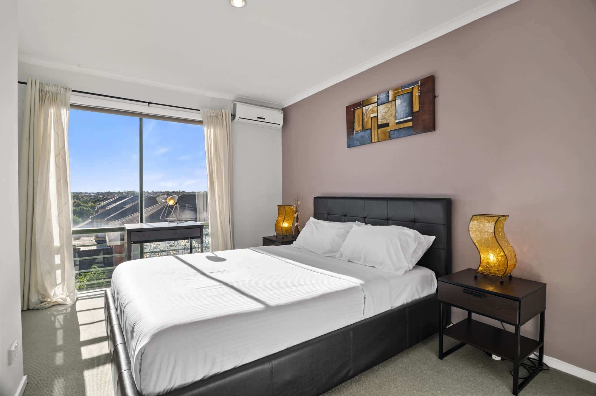2 bedrooms, desk, iron/ironing board, WiFi