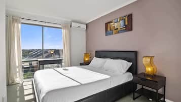 2 bedrooms, desk, iron/ironing board, WiFi