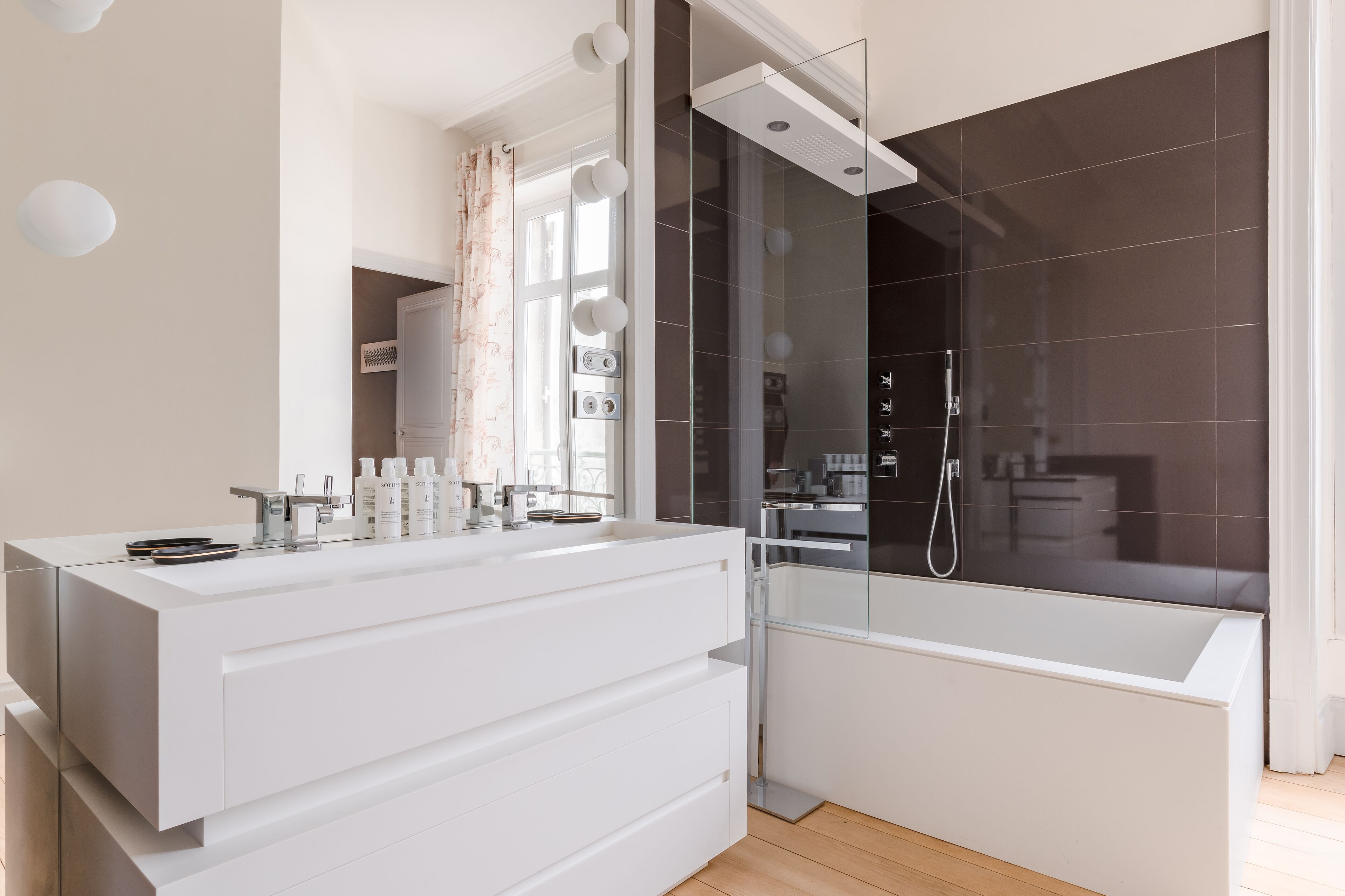 Camera Junior | Bagno | Asciugacapelli, asciugamani, sapone, shampoo