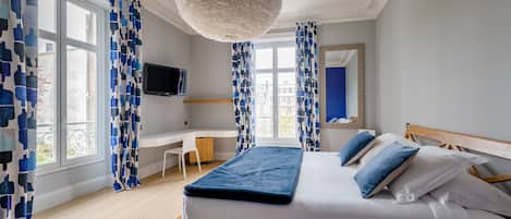 Chambre Junior | Literie de qualité, décor unique, ameublement unique, bureau