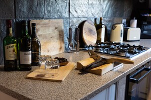 Casa familiar | Cocina privada | Frigorífico, microondas, horno y placa de cocina