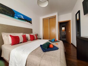 1 soverom, strykejern/-brett, reiseseng for barn og wi-fi (inkludert)