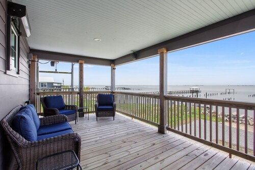 Beautiful Lake House w/ Private Pier & Dock, Kayaks, Fishing + Crabbing Gear