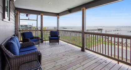 Beautiful Lake House w/ Private Pier & Dock, Kayaks, Fishing + Crabbing Gear