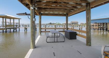 Beautiful Lake House w/ Private Pier & Dock, Kayaks, Fishing + Crabbing Gear