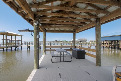 Beautiful Lake House w/ Private Pier & Dock, Kayaks, Fishing + Crabbing Gear