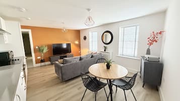 Comfort Apartment, Private Bathroom, Courtyard View | Tempat makan
