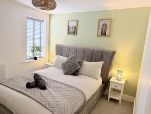 Comfort Apartment, Private Bathroom, Courtyard View