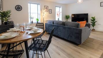 Comfort Apartment, Private Bathroom, Courtyard View | Restaurant