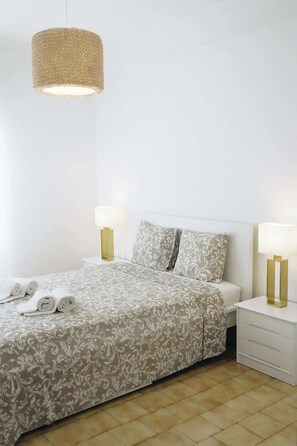 2 chambres, fer et planche à repasser, Wi-Fi, draps fournis