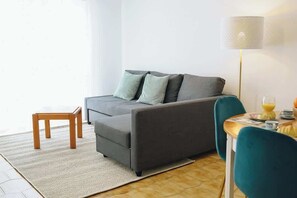 TV - Sweet & Sunny Flat | Ace Location by Host Wise (Quarteira)