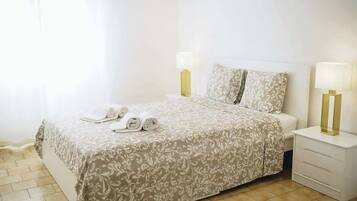 2 chambres, fer et planche à repasser, Wi-Fi, draps fournis