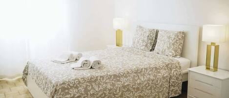 2 soverom, strykejern/-brett, wi-fi og sengetøy