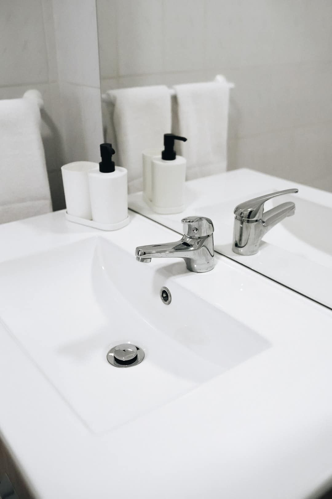 Ensemble douche/baignoire, sèche-cheveux, serviettes fournies, shampoing