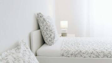 2 chambres, fer et planche à repasser, Wi-Fi, draps fournis