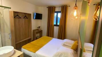 Superior Room | Free WiFi, bed sheets