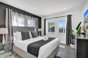 House | 6 bedrooms, iron/ironing board, free WiFi, bed sheets