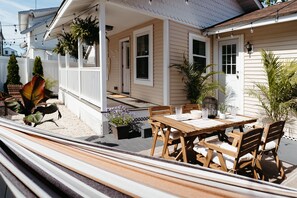 Outdoor dining - Cozy back cottage walking distance to beach. (Belmar)
