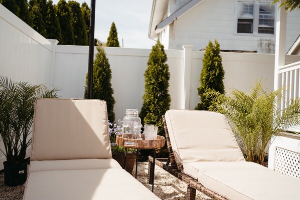 Terrace/patio - Cozy back cottage walking distance to beach. (Belmar)