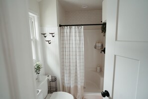 Shower, hair dryer, towels, soap - Cozy back cottage walking distance to beach. (Belmar)