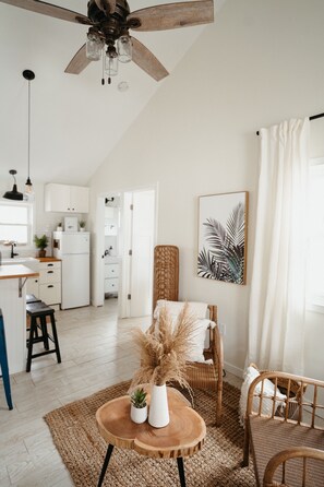 Smart TV - Cozy back cottage walking distance to beach. (Belmar)