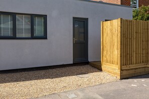 Departamento de diseñador, baño privado, vista a la ciudad | Exterior