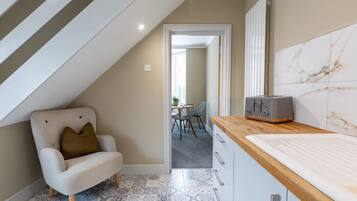 Design Apartment, Private Bathroom, City View | Shared kitchen