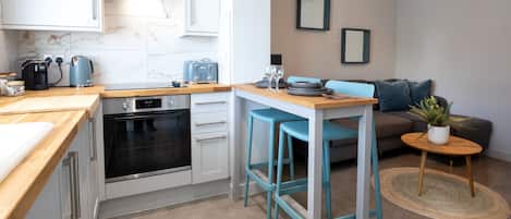 Apartment, Accessible, Private Bathroom | Shared kitchen