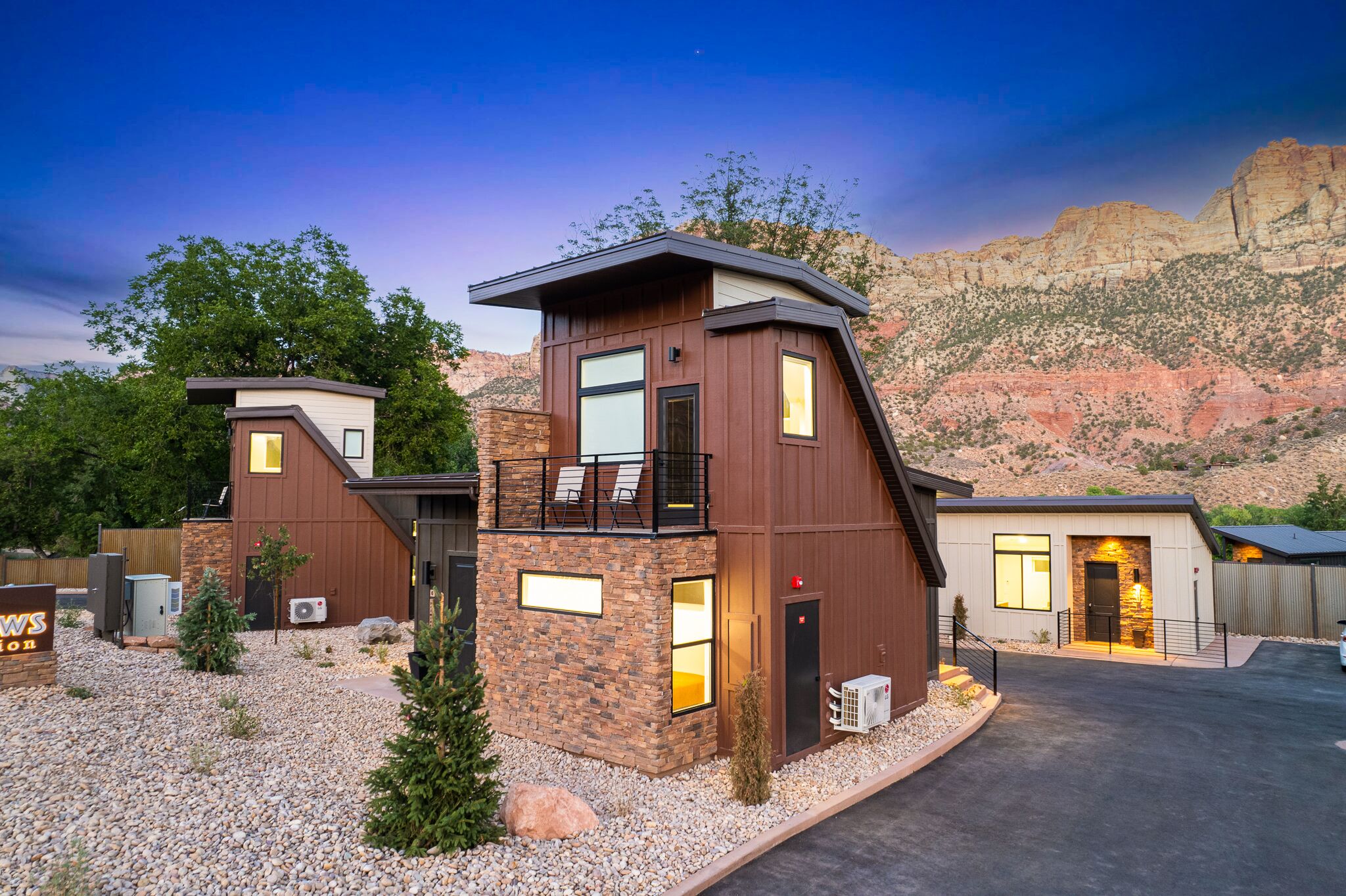 Deluxe Bungalow, 1 King Bed with Sofa bed, Mountain View | Living area | 55-inch Smart TV with digital channels, TV