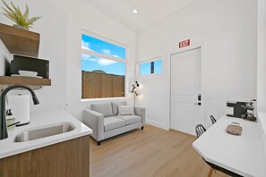 Deluxe-Bungalow, 1 King-Bett und Schlafsofa, Bergblick | Wohnbereich
