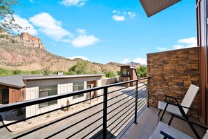 Deluxe Bungalow, 1 King Bed with Sofa bed, Mountain View | Terrace/patio